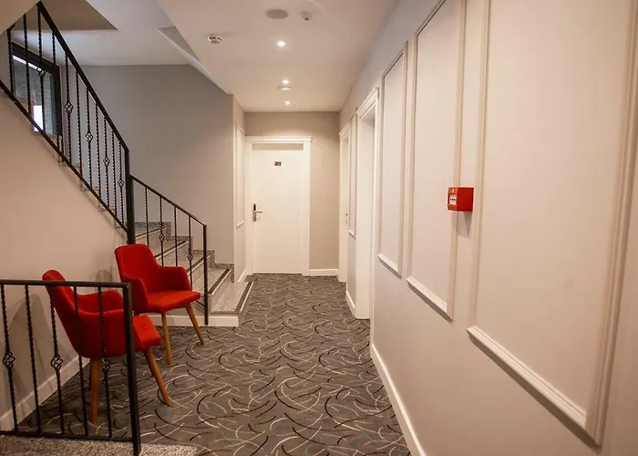 Uzer Otel