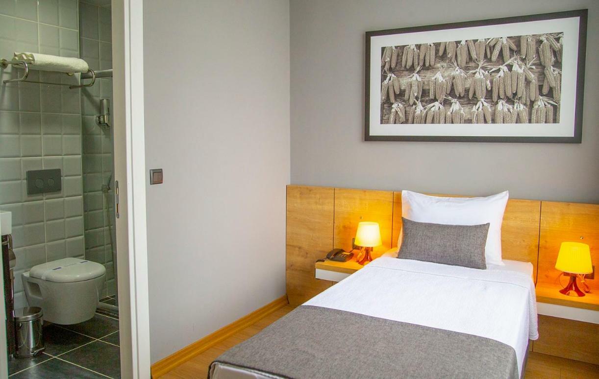 Otel Uzer 3*